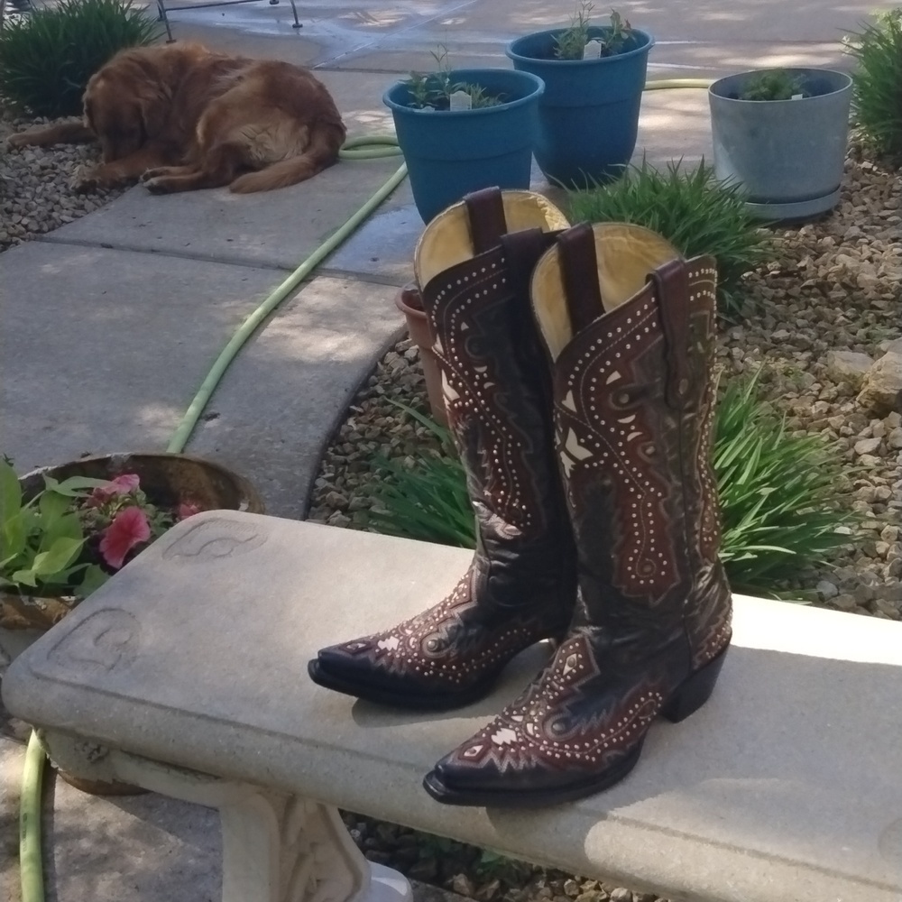 Corral boots black and red studded size 9